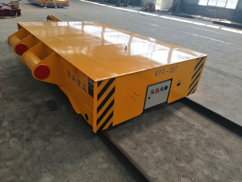 Trolley de 32 tonnes connecté au tracteur