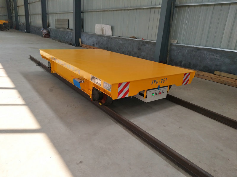 Véhicule de transfert ferroviaire à basse tension